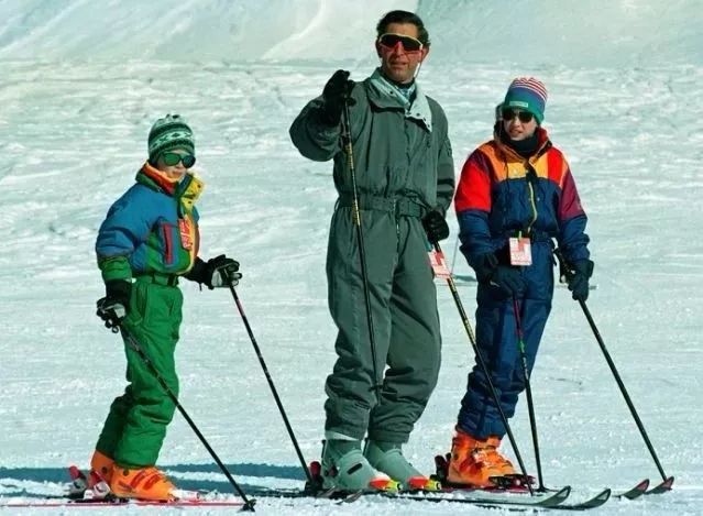 滑雪需要带什么呀（滑雪人必备！最全滑雪装备）