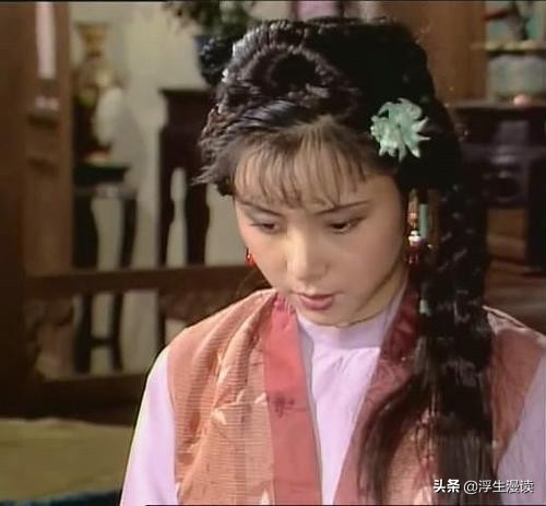 晴雯是白天的云彩，麝月是晚上的幽香，名字已暗示了命运