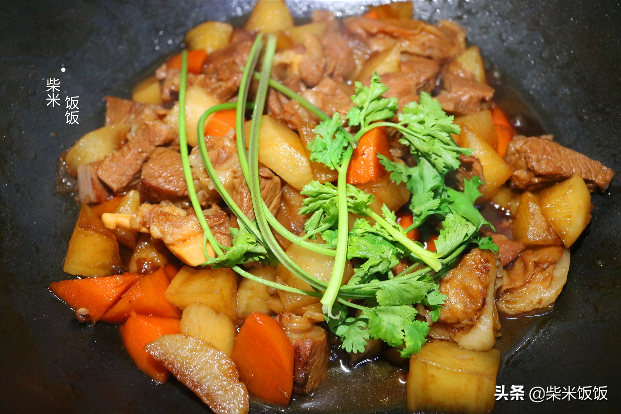 羊肉别总炖汤了，试试这个做法，鲜香又滋补，现在吃最合适