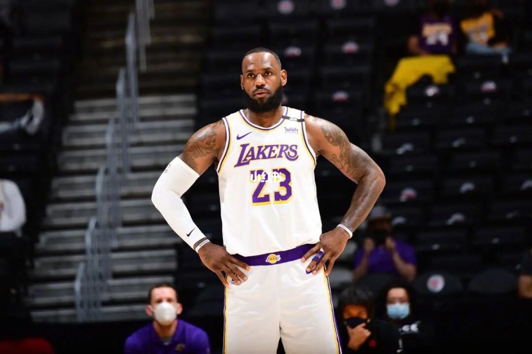 nba三双王有哪些(全能王！盘点NBA拿到三双最多的十大球星：詹姆斯仅排第五名)