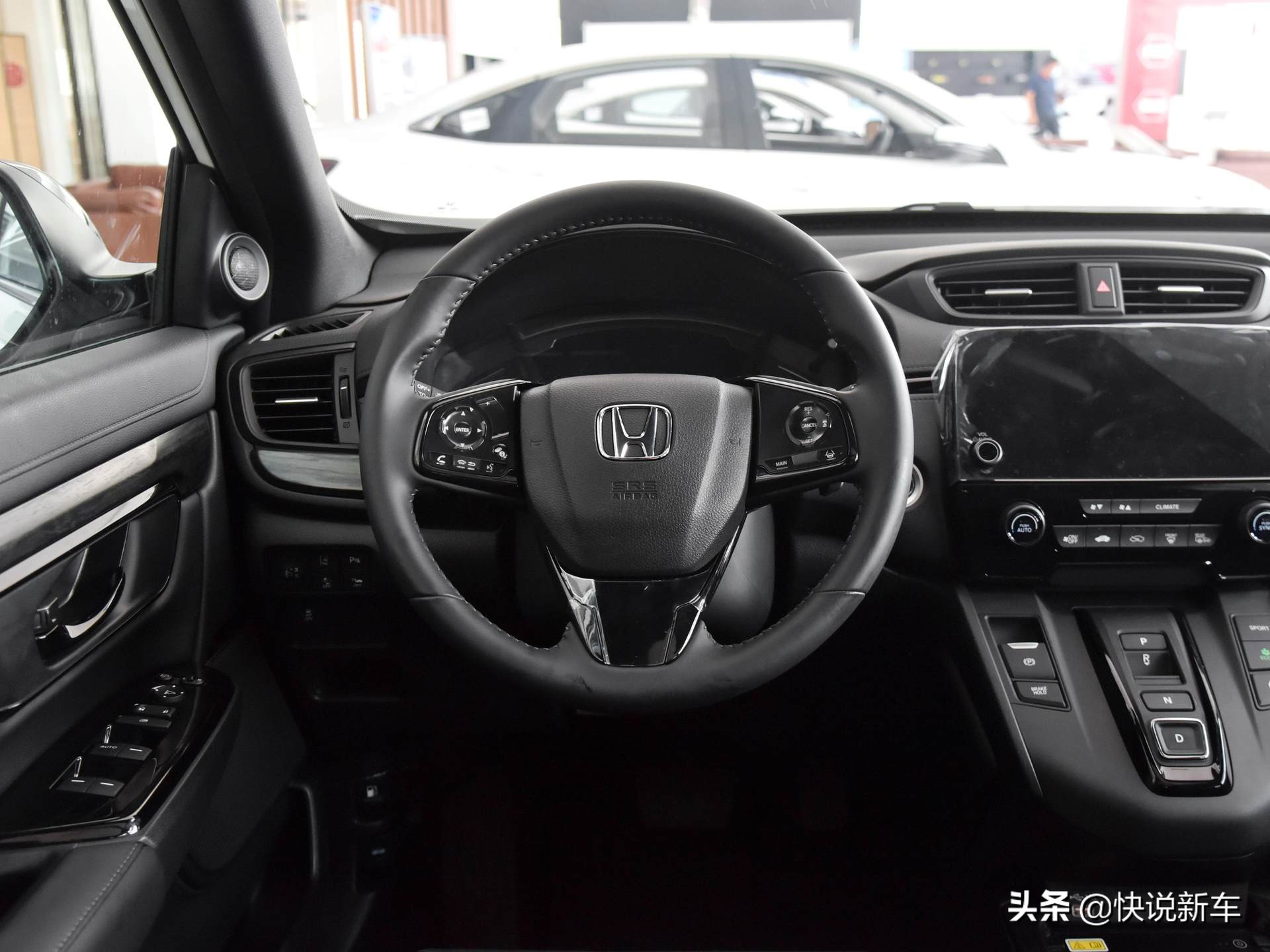 黑色套件上身，实用且耐用，油耗低于途观L，实拍本田CR-V
