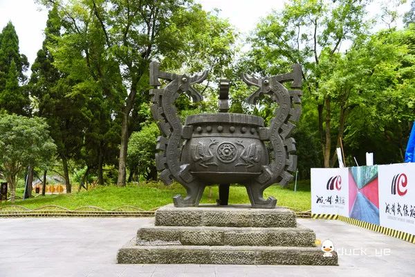 成都旅游必打卡的武侯祠，最美风景是这面红墙，游客感叹：值50块