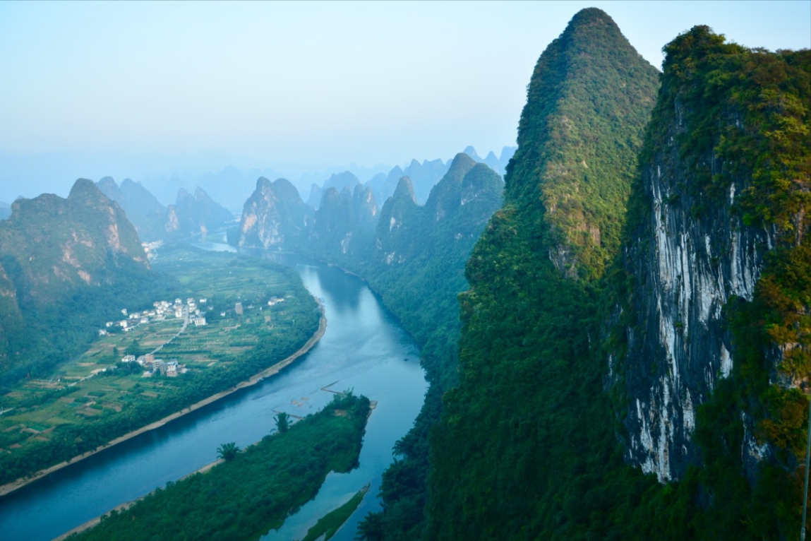 广西有个岩溶山水游览区，是世界上规模最大、风景最美，不要门票