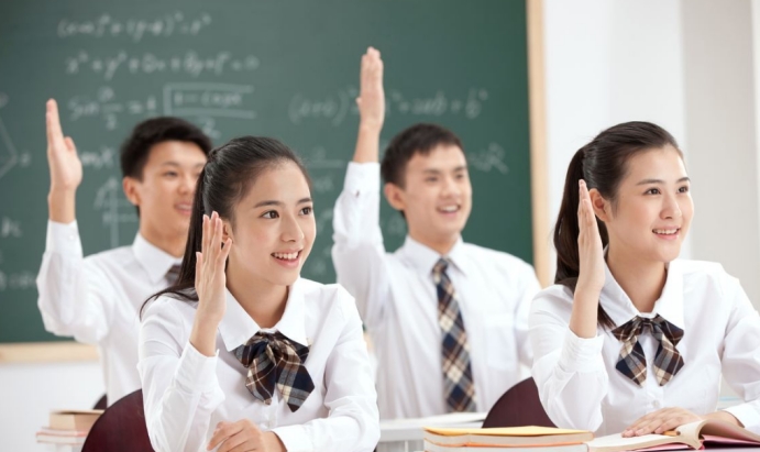 高考结束铃声响起，考生母亲“坐地大哭”，这个问题很严重