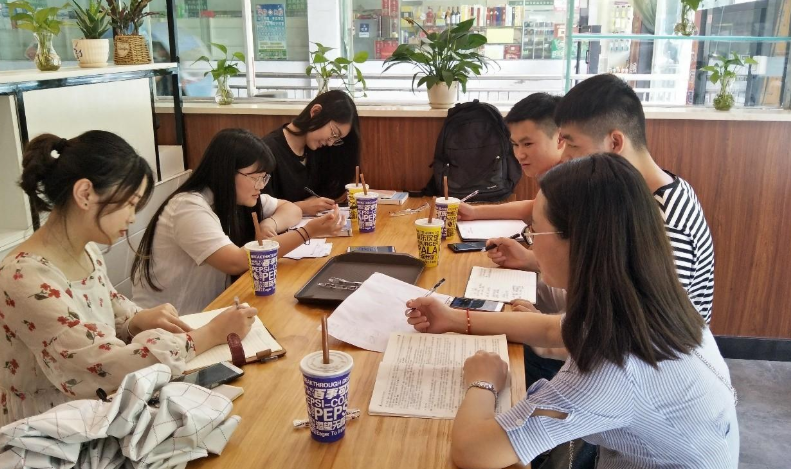 大学就读期间，若出现挂科重修会被记入档案里吗，看辅导员怎么说