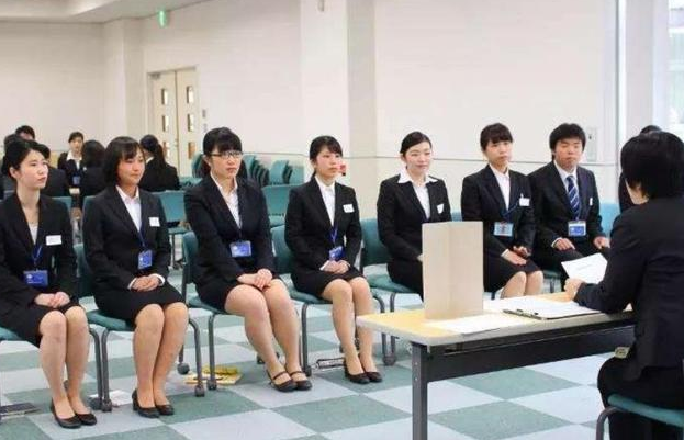 英语四六级证书多重要，逛完人才市场就知道，几乎是好职位的标配