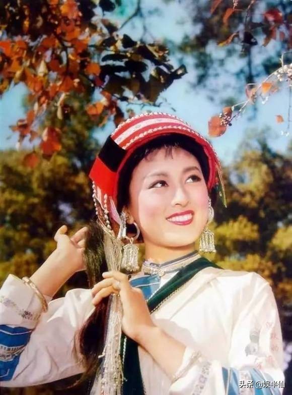 五朵金花杨丽坤被整至精神分裂丈夫不离不弃儿子争气