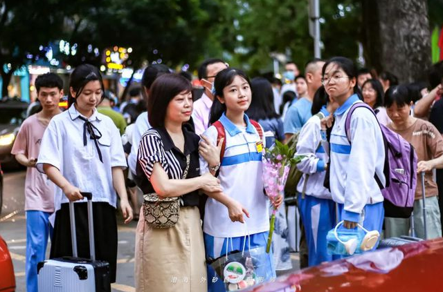 寒门“难出贵子”？高考状元背景曝光，大都来自于“三有”家庭