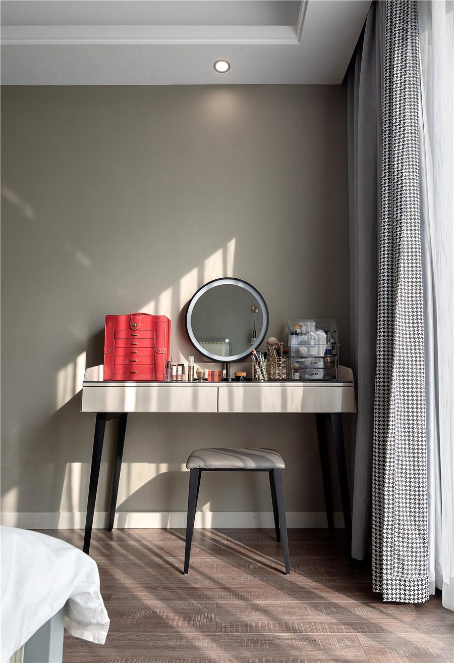 200㎡现代风设计，开放式厨房+餐厅+吧台，轻松自然的生活