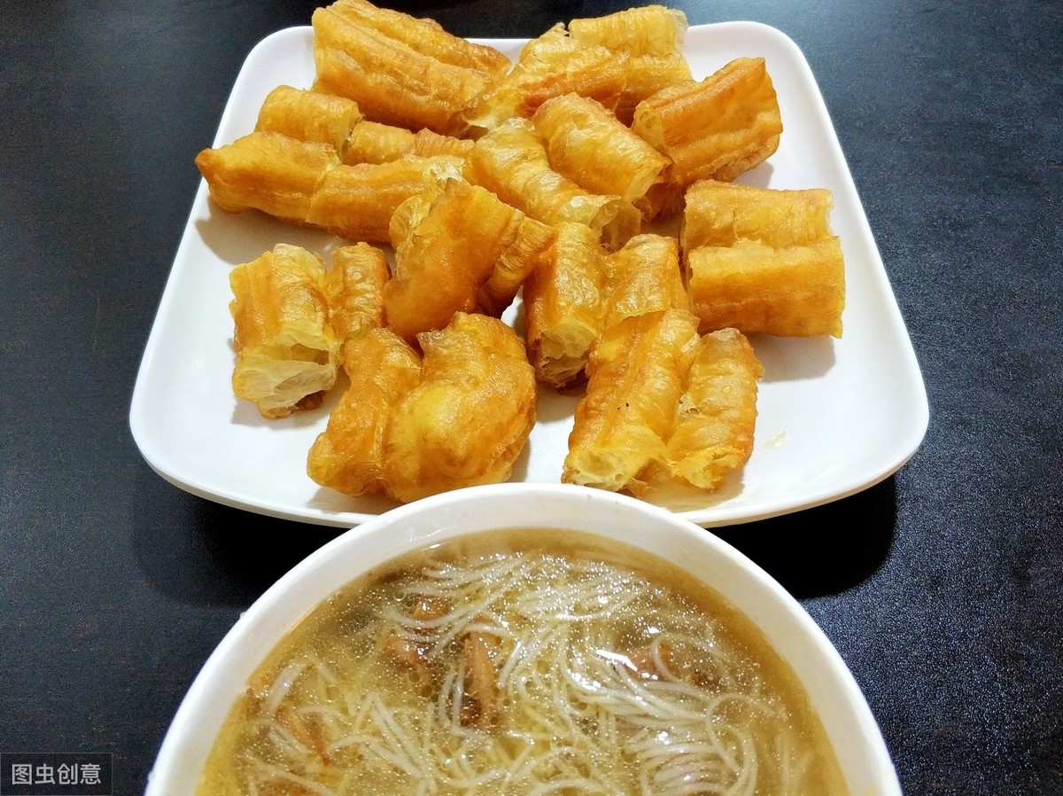 在家自制脆皮大油条，端上桌就被抢光了，建议收藏