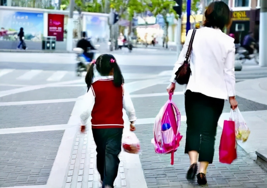 怎么问老师孩子在幼儿园的情况