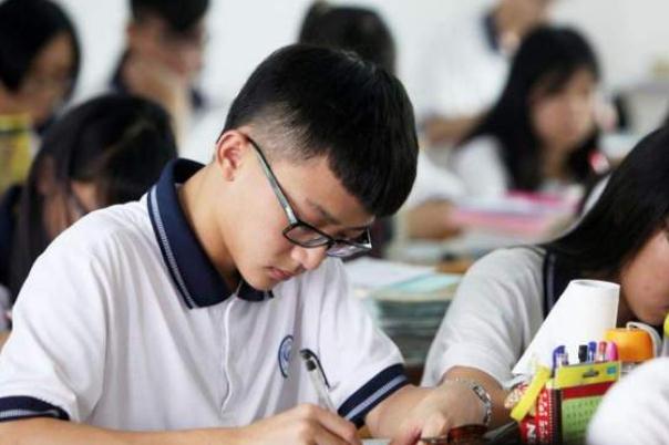 新高考模式下，物理好的考生能随意挑选专业？高三班主任给出建议