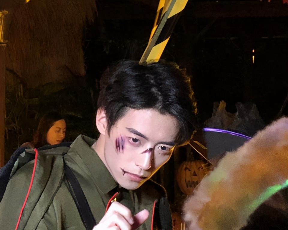 重庆帅哥美女的聚集地,偶遇最帅鬼屋npc,欢乐谷夜场值得去吗