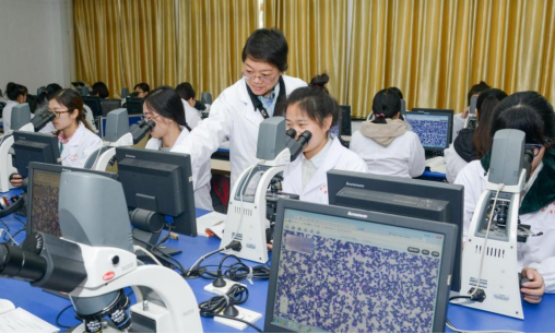 新版医学院“F4”出炉，北京协和稳居榜首，二三四名大变样