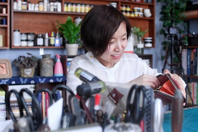 手工皮具基础班：工艺、工具、皮料、版型我们应该从哪开始学习