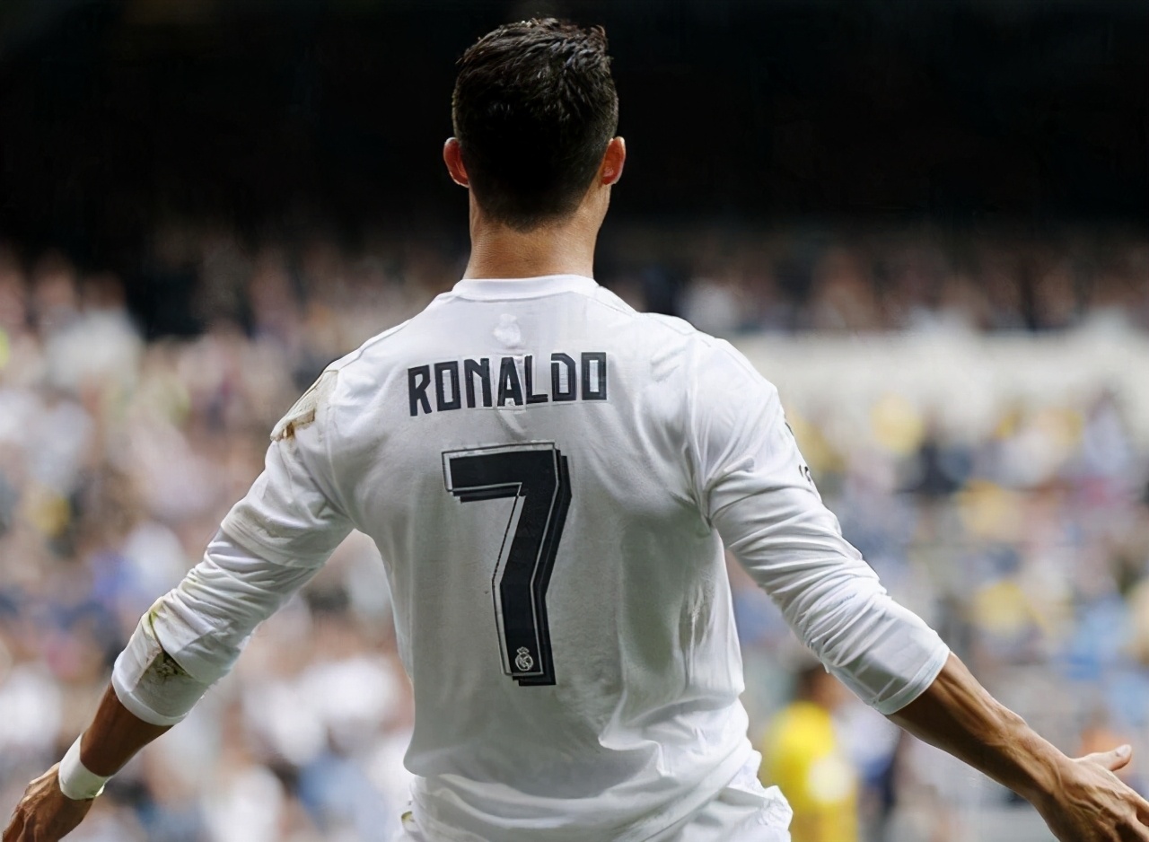 求科普c罗在皇马的年薪是多少(c罗一年的收入,折合成人民币是多少?