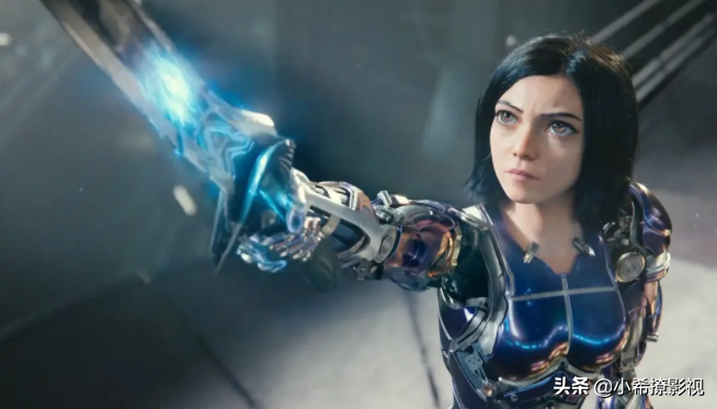 罗莎 萨拉扎尔的胸（《阿丽塔：战斗天使》的女主角，为何有两个不同的体重？）