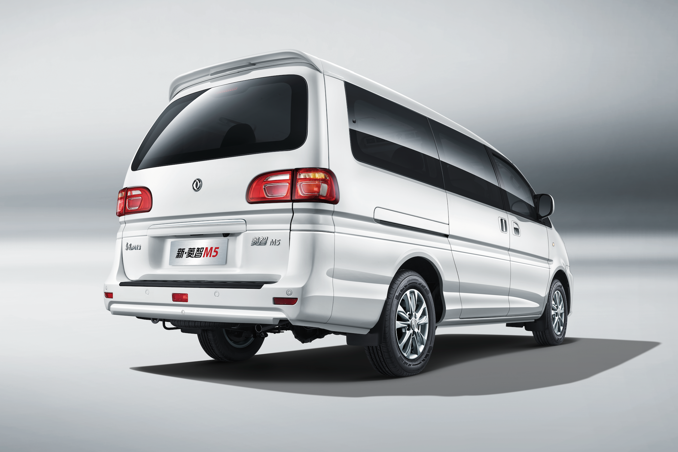 一款“回本儿利器”的MPV！东风风行新菱智M5上市：8.19万起售