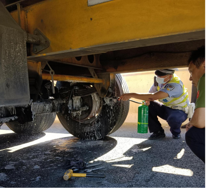 服务群众，交警“在线”丨我为群众办实事