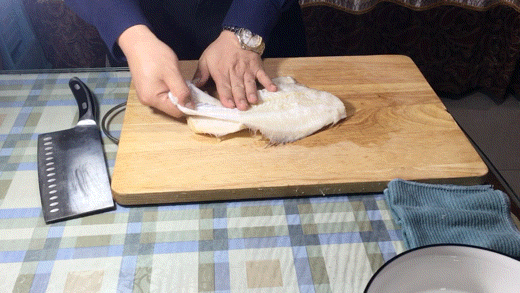鲽鱼是什么鱼（大厨教你煎鲽鱼的妙招软嫩鲜香）