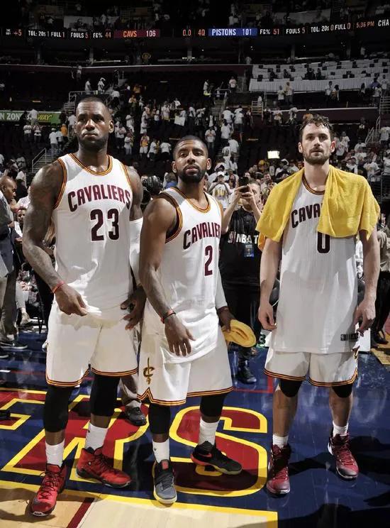 詹姆斯与他相拥之时早已物是人非)