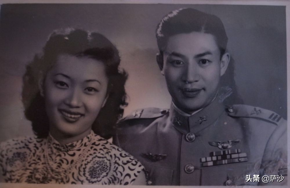 同日寇死战却不敢面对妻子的玻璃丈夫：抗战空军英雄的爱情与婚姻