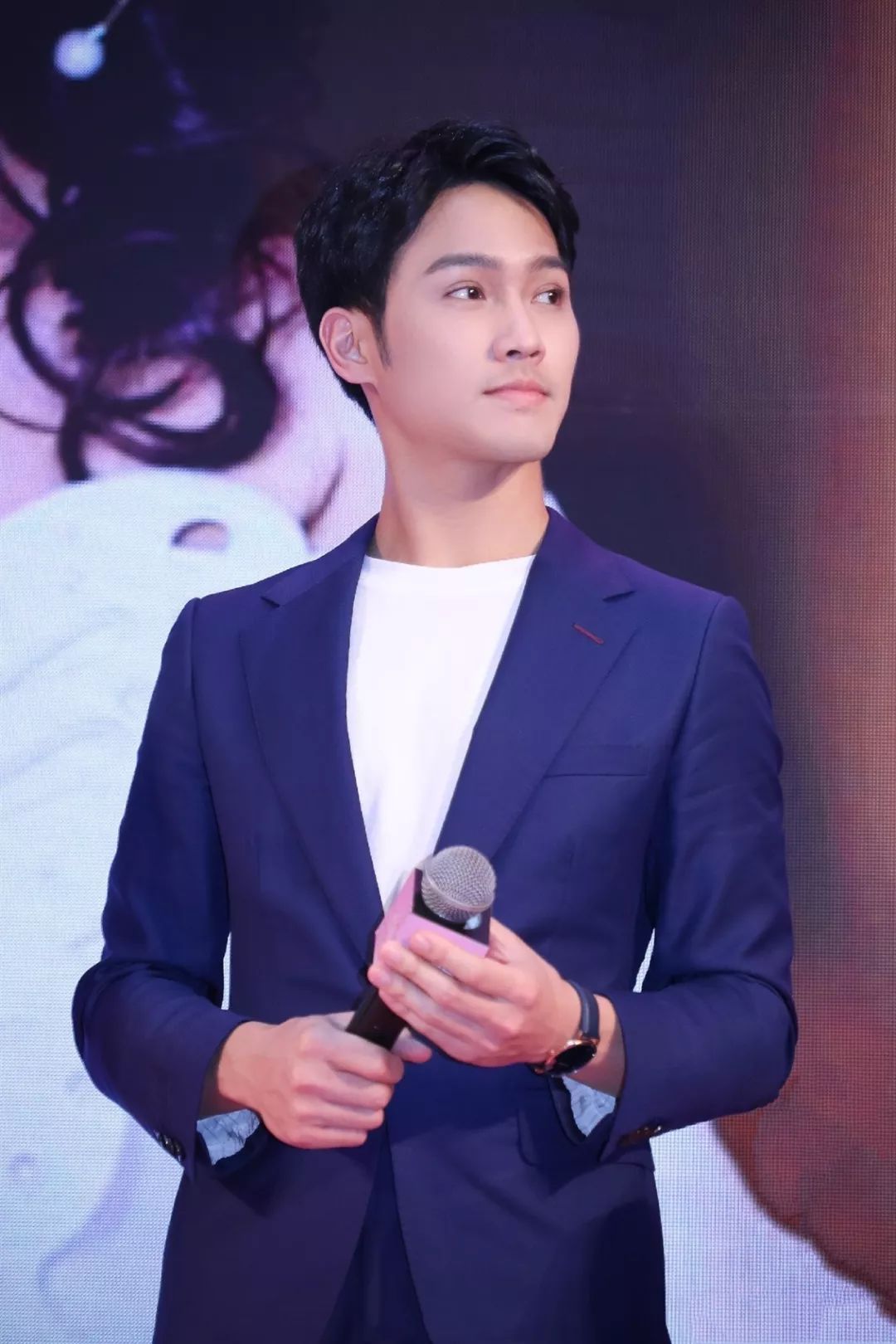 刘凯茵(母亲是"不老女神"赵雅芝,他出道9年无水花,32岁只剩帅气?