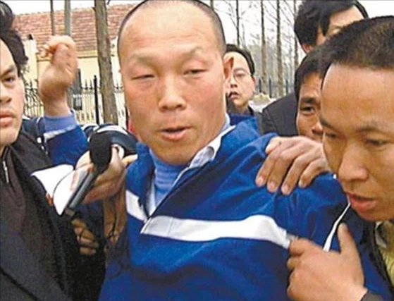 男子因杀妻被判15年，11年后亡妻竟死而复生，已和其他人结婚生子