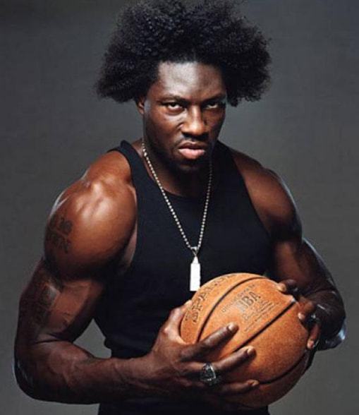 nba球员为什么用肘子（NBA球星肌肉很非人类，但跟橄榄球这群“怪物”比 那就是弟弟）