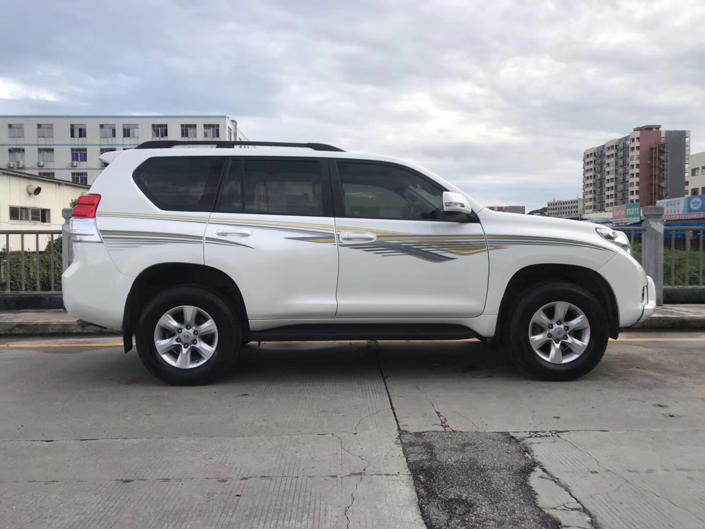 2011年8月上牌的丰田普拉多2700值多少钱?