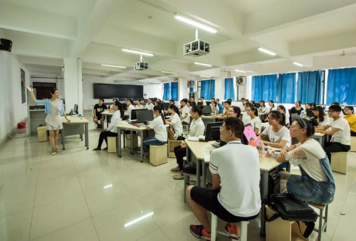 专科里的“小清华”，972名学生没毕业，就被用人单位提前预定