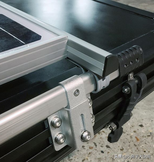 福特新全顺：ETFE柔性板&硬板共960W，考虑再三的太阳能解决方案