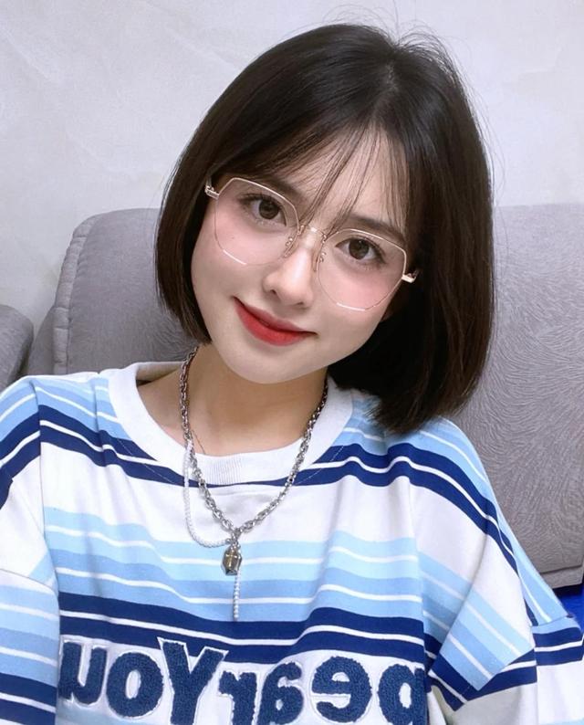 圆脸女孩适合的短发圆脸女生剪什么短发