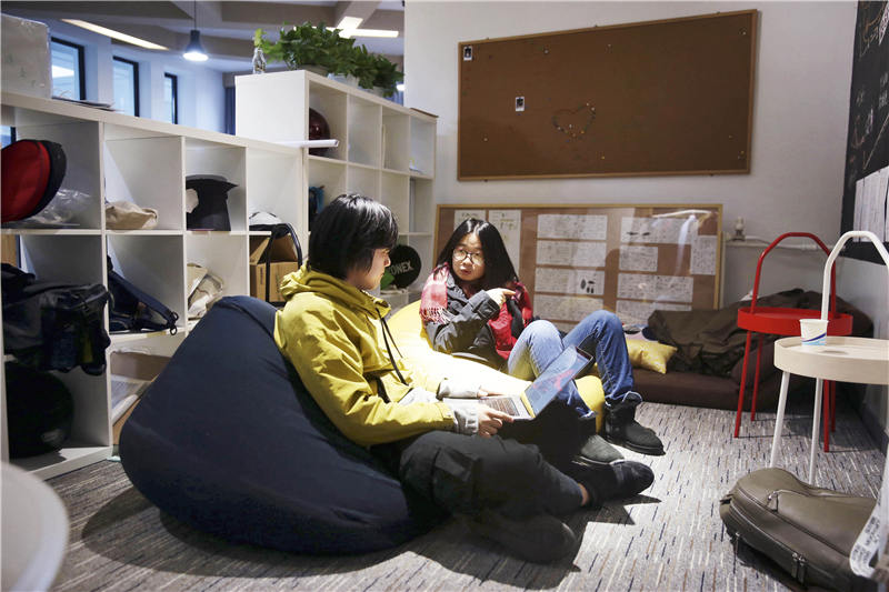 两个“疯狂的黄庄”：传统向左，创新向右，探索未来中国教育的可能性