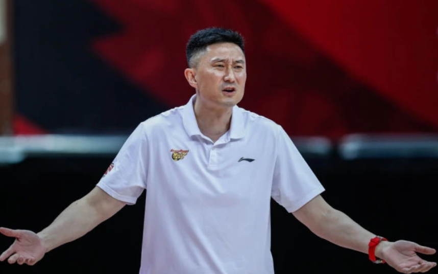 nba的教练为什么不骂人(CBA赛场边上“骂声”一片！主教练的另类文化，真的好吗？)