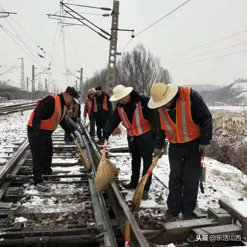 你的安全出行，离不开这些铁路上的风雪逆袭者~