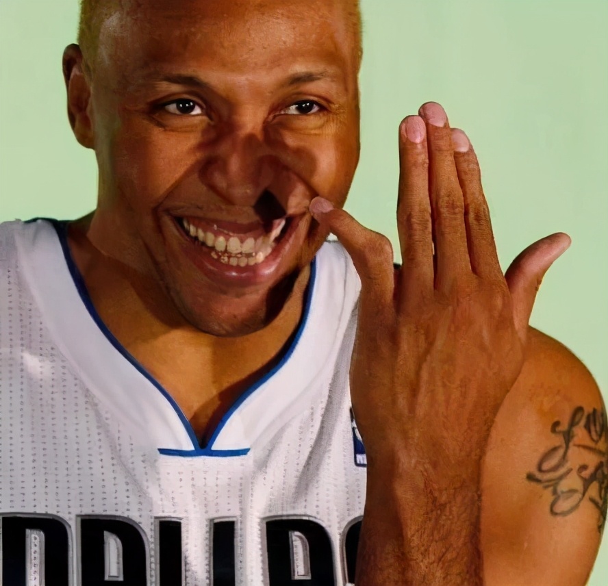 nba哪些球星得过灰指甲（看照片才知打NBA多不易！罗斯膝盖留长长伤疤，詹姆斯脚趾变形）