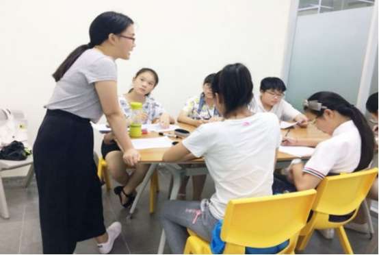 “摆地摊”都允许了，教师“有偿补课”也不远了，这些人可不赞同