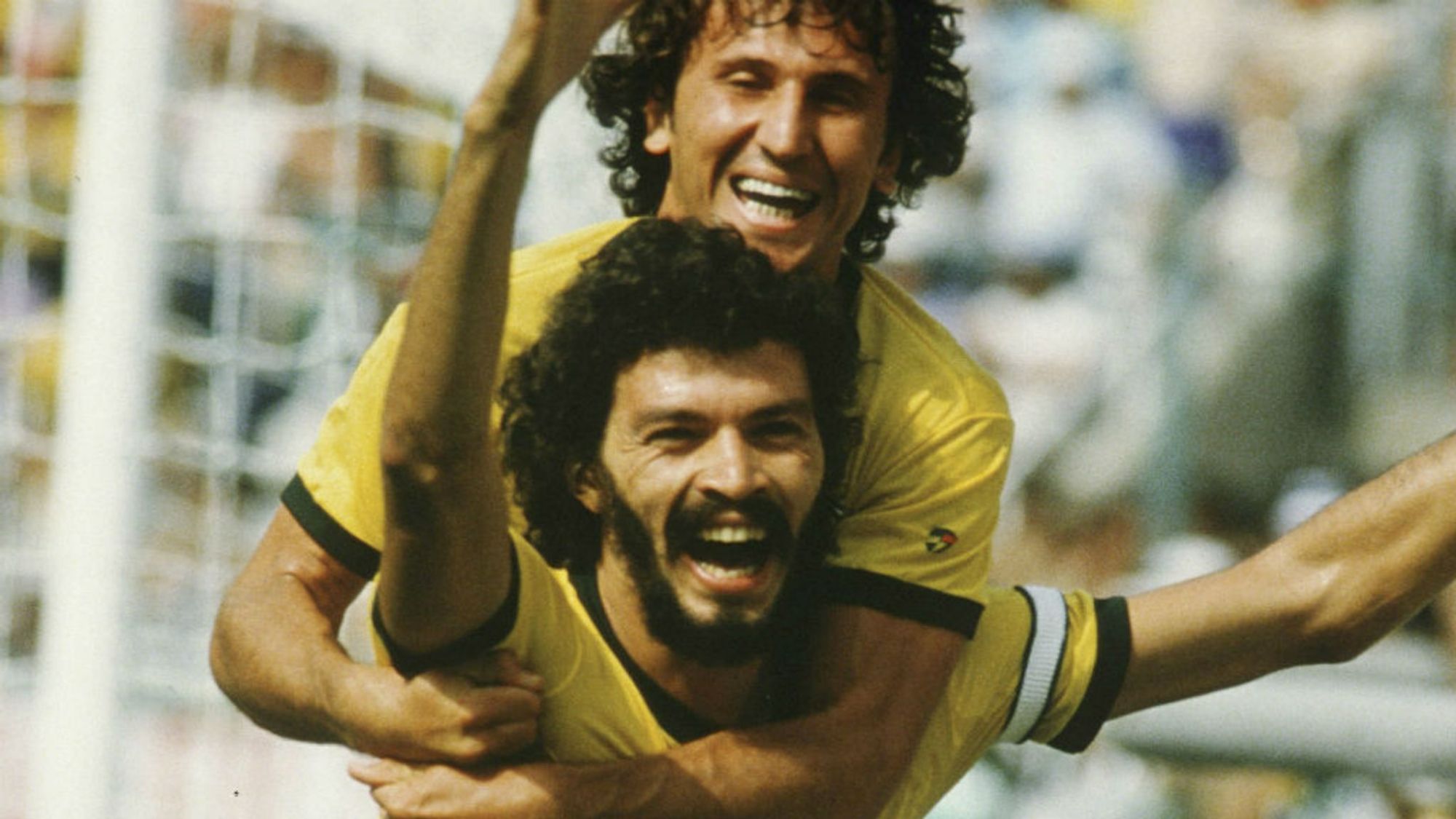 马拉多纳到意甲是哪个球队(巴西名宿济科：马拉多纳第一次用上帝之手 是在1984年的意甲)