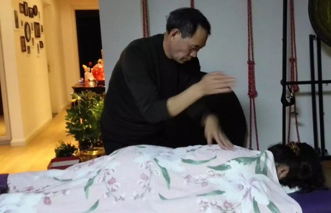 女子喝了2年通便茶,肠子黑得像“煤炭”,背后真相扎心了……