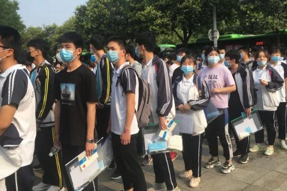 安徽高考500分无缘本科？文理分数相差超100分，让文科生怎么办