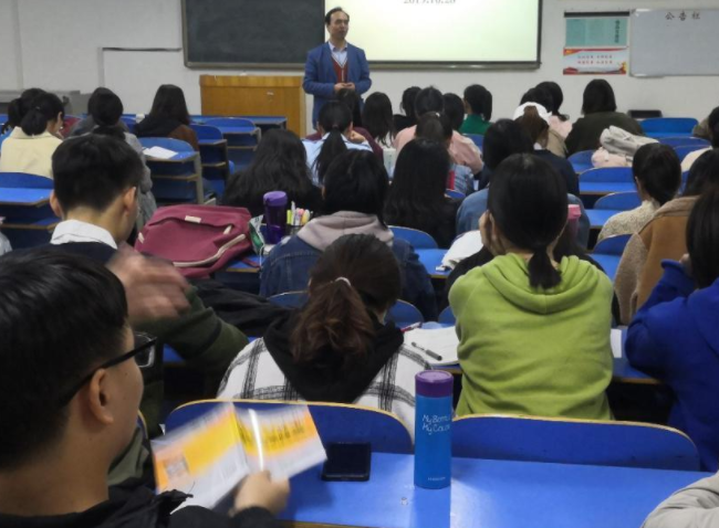 毕业生论文“花式致谢”，比起长篇大论，直接用4个字就概括完毕