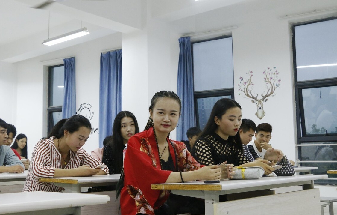 大学辅导员年收入曝光，难怪那么多名校博士生去当辅导员，真羡慕