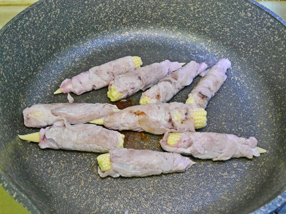 这道“玉米笋肉卷”，咸咸甜甜超好吃，新手必学、零失败料理