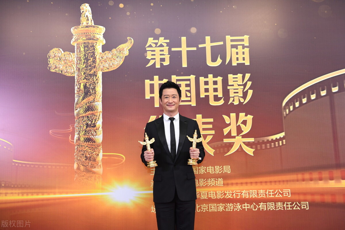 吴京的逆袭情史，因穷曾被两位美人嫌弃，邂逅谢楠后收获神仙爱情
