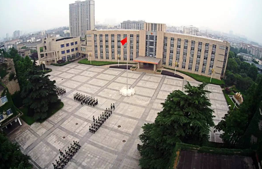 毕业“包分配”的军校，500分左右就能被录取，考上就是赚到