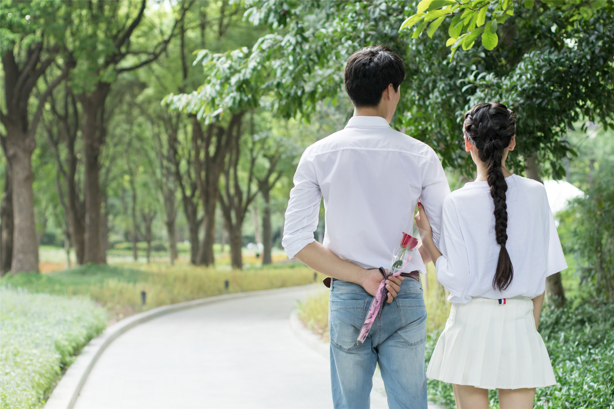 心理学：男人花不花心，看他走路的“姿势”，就知道了