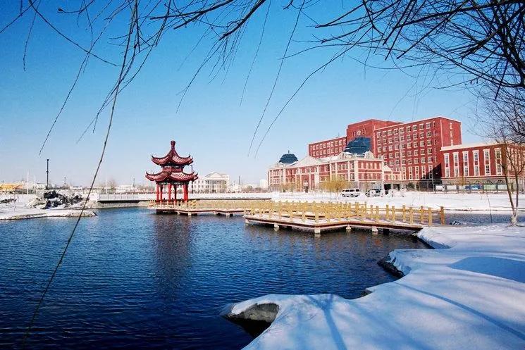 東北石油大學秦皇島校區.東北石油大學秦皇島校區,創辦於1985年.