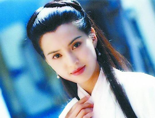 中国好声音李莫愁(同一首歌:张靓颖唱出小龙女的空灵柔美,她唱出李