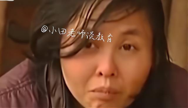 重庆一女大学生被拐深山十几年，农村老汉120块买下，睡猪圈旁边